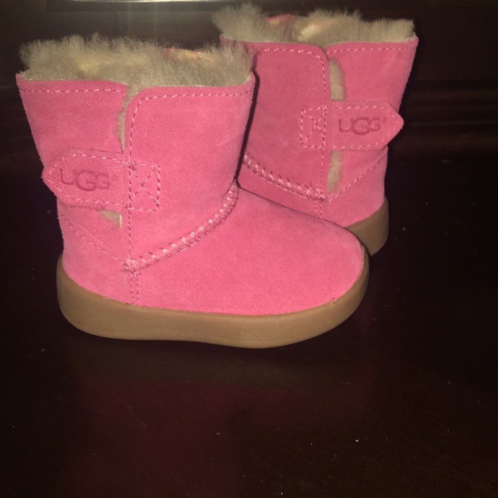 Never worn baby uggs!!